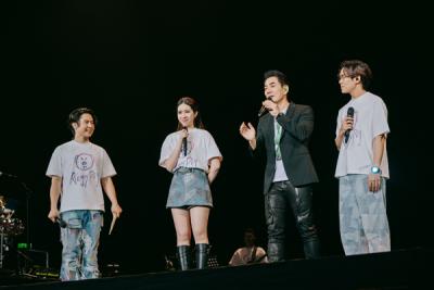 告五人《第一次新世界巡回演唱会【宇宙的有趣】》来到西安 安可时任贤齐现身舞台