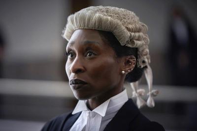 法律公正下的女性呐喊！《初步举证》从舞台到银幕的蜕变